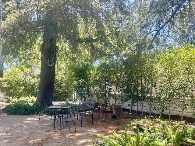 13621 Erwin St, Van Nuys, CA 91401 - view of property's community
