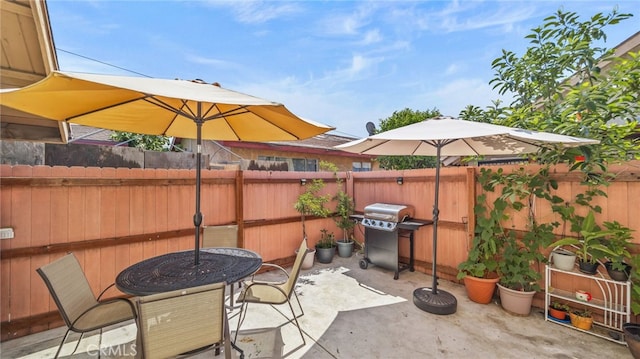 3856 Baldwin Park Blvd Unit B, Baldwin Park, CA 91706 - fenced backyard with area for grilling, a patio, and outdoor dining area