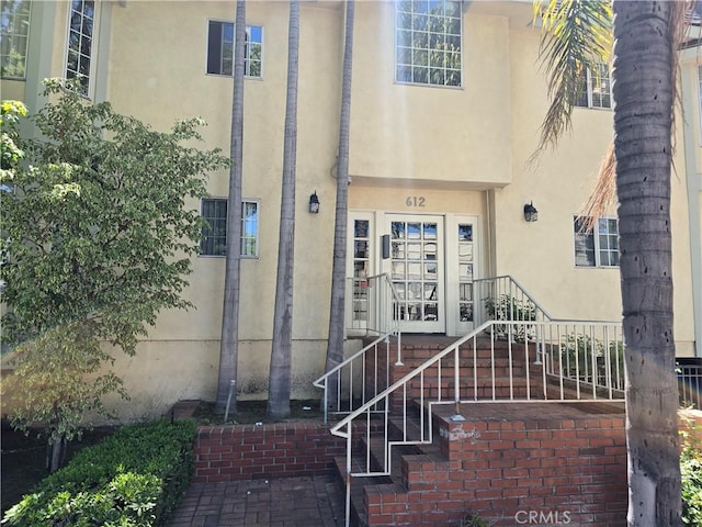 612 N Columbus Ave Unit 101, Glendale, CA 91203 - entrance to property with stucco siding