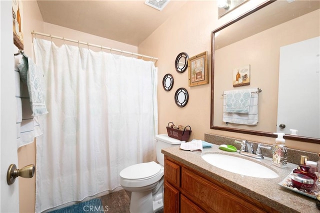 14551 Jelan Ave, Apple Valley, CA 92307 - full bath featuring vanity, curtained shower, and wood finished floors