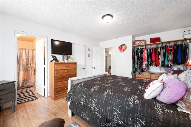 14551 Jelan Ave, Apple Valley, CA 92307 - bedroom featuring wood finished floors, a textured ceiling, and a closet
