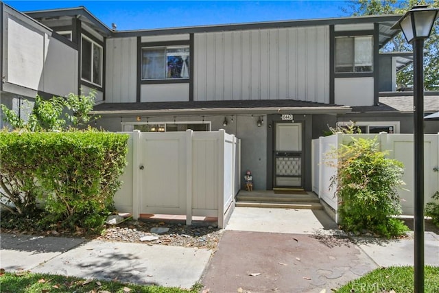 6443 Olive Branch Ln Unit 11, Yorba Linda, CA 92886 - view of front of home with a gate, a fenced front yard, and board and batten siding