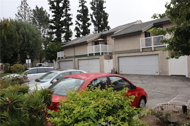 8341 De Soto Ave Unit 10, Canoga Park, CA 91304 - view of property featuring stucco siding and a garage