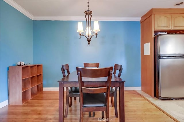 2501 W Redondo Beach Blvd Unit 306, Gardena, CA 90249 - dining area featuring a chandelier, light wood-type flooring, and crown molding