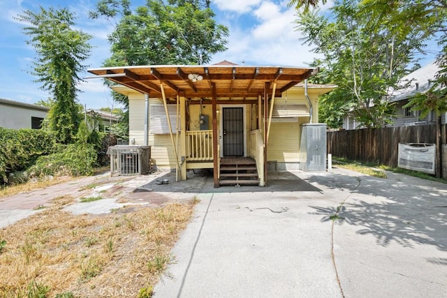 1085 N Arrowhead Ave, San Bernardino, CA 92410 - view of front of home
