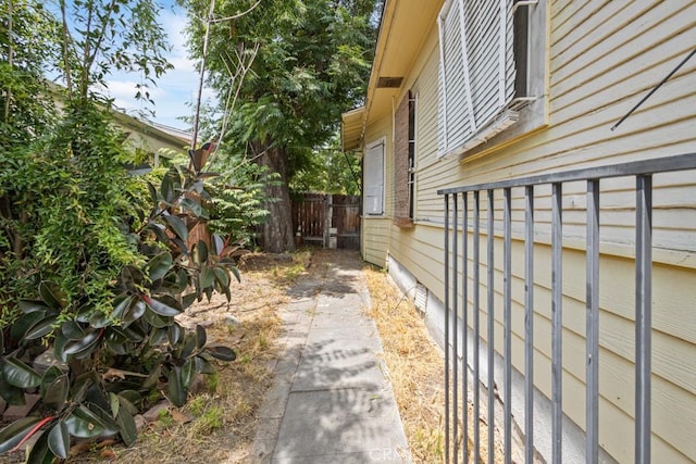 1085 N Arrowhead Ave, San Bernardino, CA 92410 - view of side of home