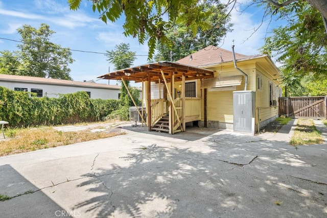 1085 N Arrowhead Ave, San Bernardino, CA 92410 - view of front of home with a gate and a patio area