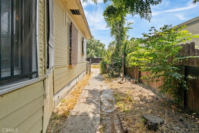 1085 N Arrowhead Ave, San Bernardino, CA 92410 - view of yard