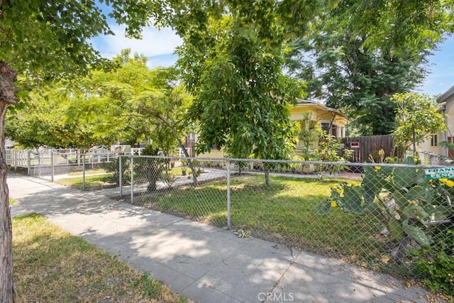 1085 N Arrowhead Ave, San Bernardino, CA 92410 - view of fenced front yard