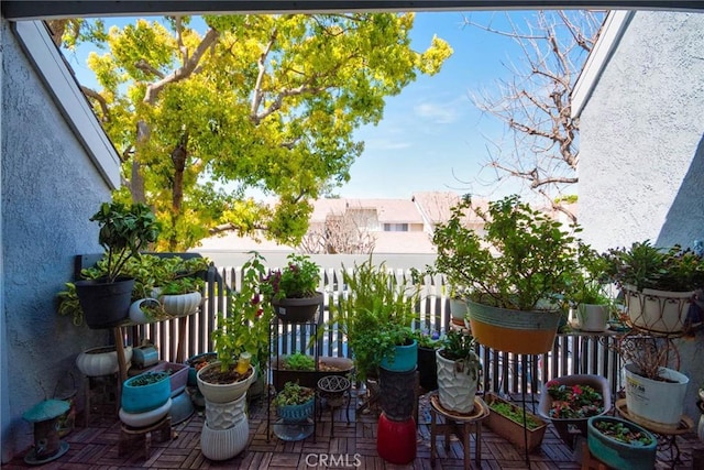 40 Eagle Pt, Irvine, CA 92604 - view of patio / terrace