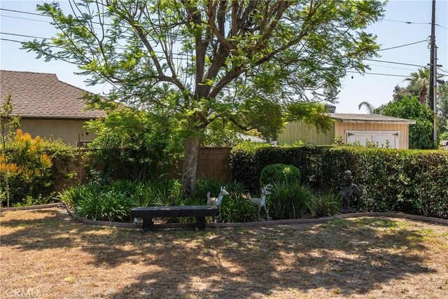 530 Bradbury Rd, Monrovia, CA 91016 - view of yard with a garage