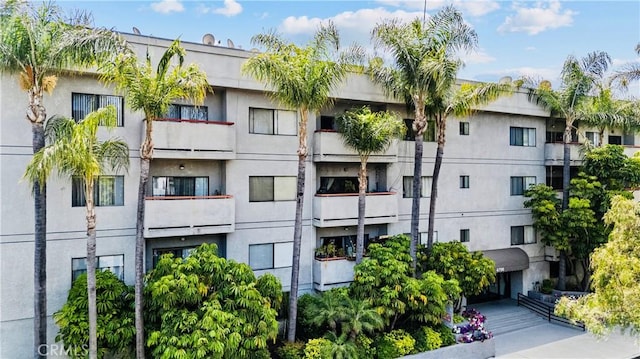 4706 Sepulveda Blvd, Sherman Oaks, CA 91403 - view of apartment building / complex