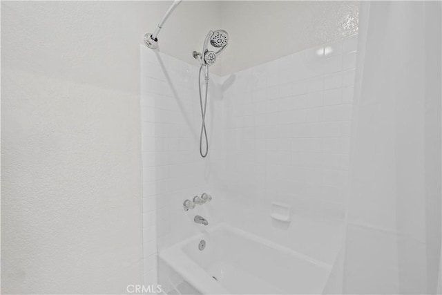 4706 Sepulveda Blvd, Sherman Oaks, CA 91403 - bathroom featuring a textured wall and washtub / shower combination