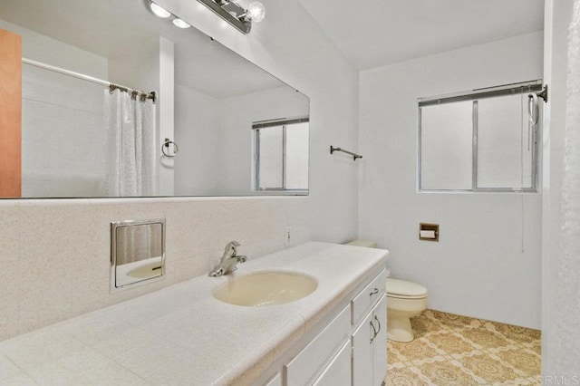 3448 Goldfinch St, San Diego, CA 92103 - bathroom featuring vanity and curtained shower