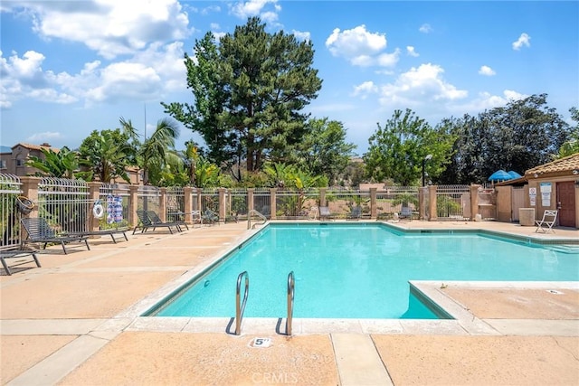 14711 Moon Crest Ln Unit B, Chino Hills, CA 91709 - community pool with a patio