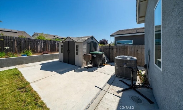 825 Spring St W, Madera, CA 93636 - fenced backyard with a storage shed and a patio