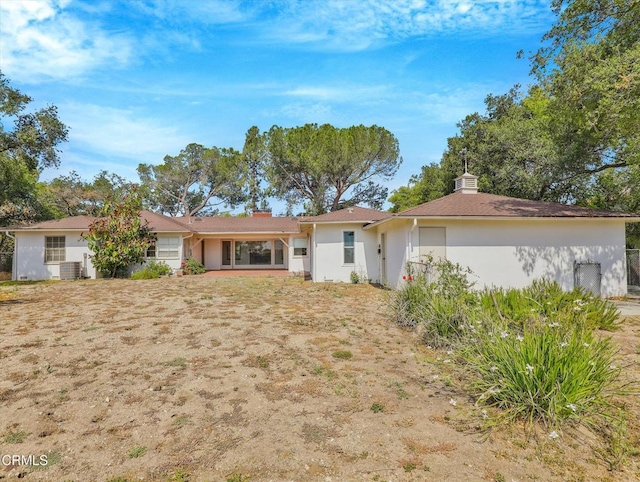 3914 Alta Vista Dr, La Canada Flintridge, CA 91011 - single story home featuring a chimney and stucco siding
