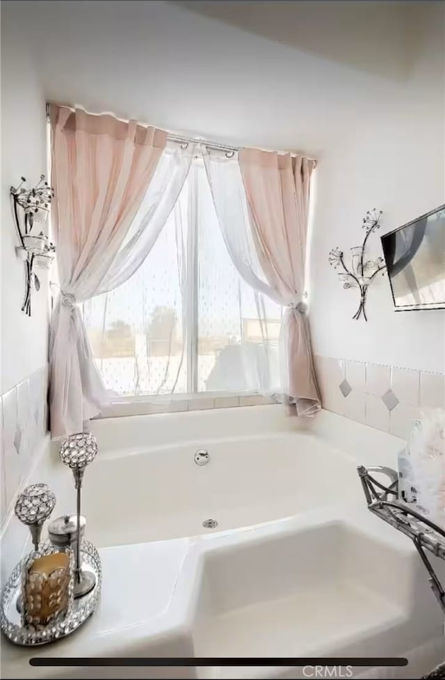 70138 Sullivan Rd Unit 29, Palms, CA 92277 - full bath with healthy amount of natural light and a bath