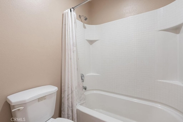 117 S Machala Pl, Rialto, CA 92376 - bathroom featuring shower / tub combo and a textured wall
