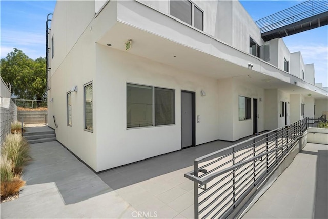 957 Figueroa Unit 318, Los Angeles, CA 90012 - back of house featuring stucco siding and a patio area