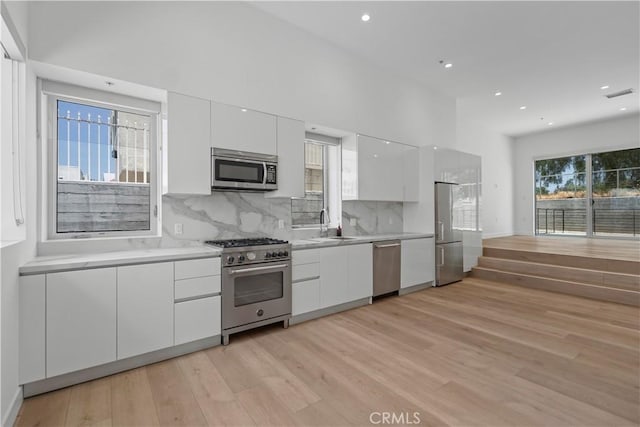 957 Figueroa Unit 318, Los Angeles, CA 90012 - kitchen featuring stainless steel appliances, white cabinets, light wood-style floors, light countertops, and modern cabinets