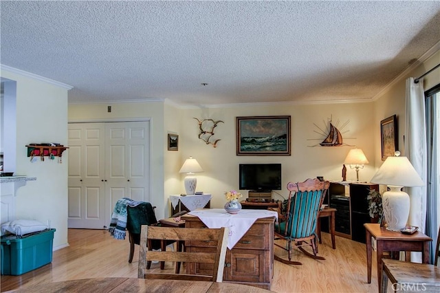 13601 Del Monte Dr Unit 51, Seal Beach, CA 90740 - living area with a textured ceiling, wood finished floors, and ornamental molding