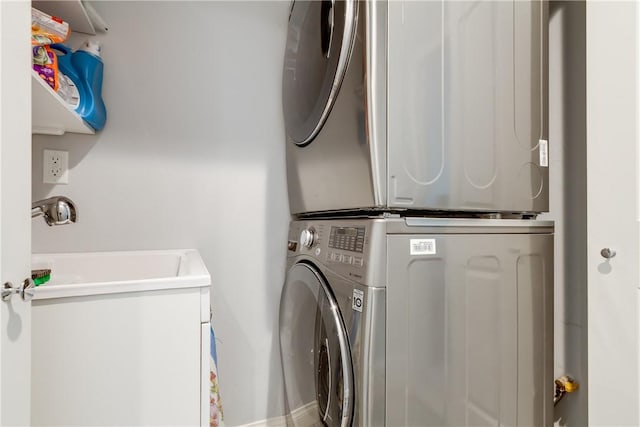456 W Huntington Dr Unit C, Arcadia, CA 91007 - laundry area featuring estacked washer and dryer