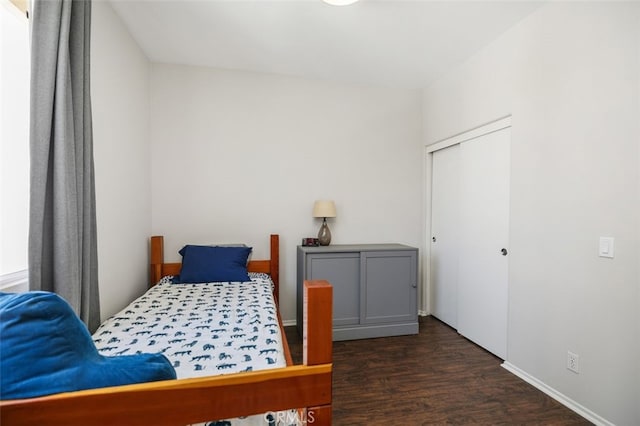 10 Cumberland Ln, Aliso Viejo, CA 92656 - bedroom with wood finished floors and a closet