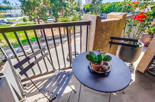 2015 E Broadway Unit 402, Long Beach, CA 90803 - view of balcony