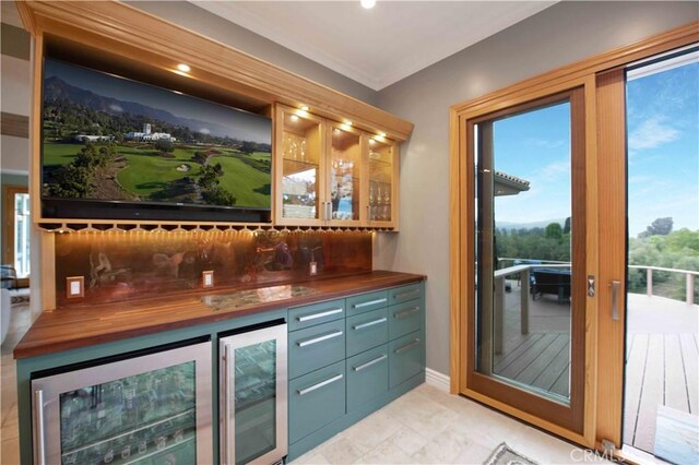 1525 Ramona Dr, Camarillo, CA 93010 - indoor dry bar with beverage cooler
