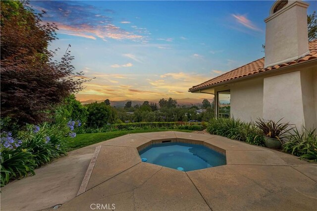 1525 Ramona Dr, Camarillo, CA 93010 - view of swimming pool with an in-ground hot tub and a patio