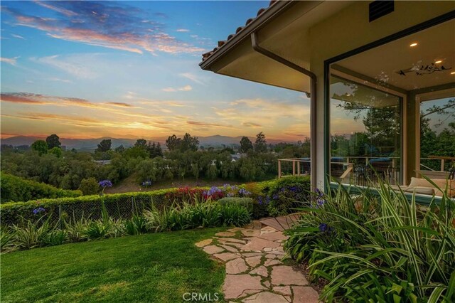 1525 Ramona Dr, Camarillo, CA 93010 - view of yard