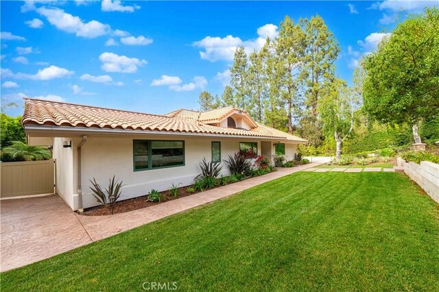 1525 Ramona Dr, Camarillo, CA 93010 - view of front of home featuring stucco siding and a tile roof