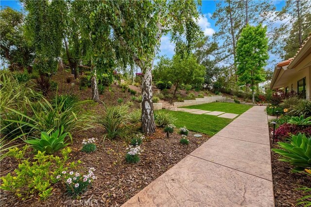 1525 Ramona Dr, Camarillo, CA 93010 - view of grassy yard