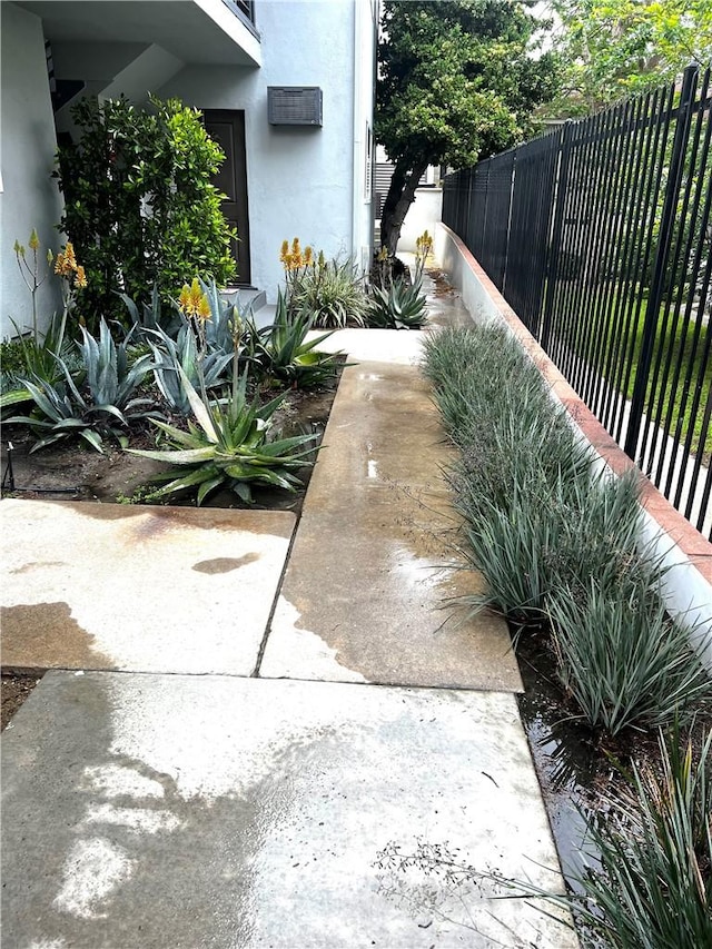 5126 Colfax Ave, Valley Village, CA 91601 - view of yard