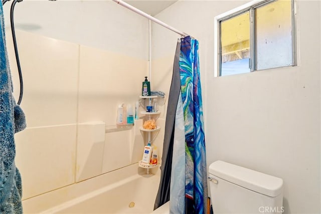 422 Zenon Way, Arroyo Grande, CA 93420 - full bath with toilet and shower / bath combo with shower curtain