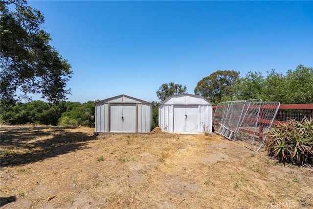 422 Zenon Way, Arroyo Grande, CA 93420 - view of yard with a shed