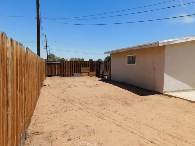 14200 Pawnee Rd, Apple Valley, CA 92307 - view of yard