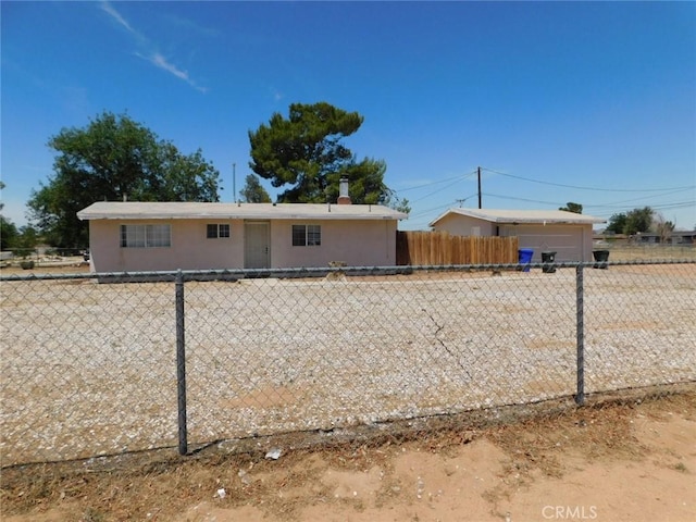 14200 Pawnee Rd, Apple Valley, CA 92307 - ranch-style home featuring stucco siding