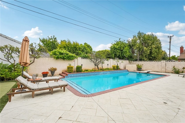 11272 Weatherby Rd, Los Alamitos, CA 90720 - view of pool featuring a patio area, a fenced backyard, and a diving board
