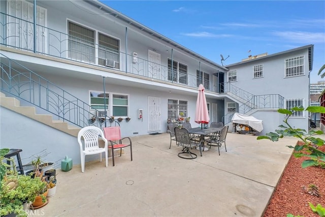 122 Elm Ave Unit 10, Long Beach, CA 90802 - view of patio with stairs and outdoor dining area