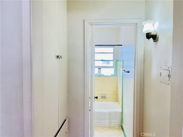 122 Elm Ave Unit 10, Long Beach, CA 90802 - corridor with baseboards