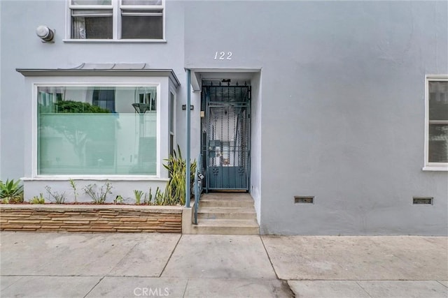 122 Elm Ave Unit 10, Long Beach, CA 90802 - doorway to property with stucco siding and crawl space
