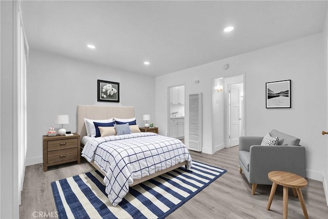 122 Elm Ave Unit 11, Long Beach, CA 90802 - bedroom featuring light wood finished floors, a heating unit, recessed lighting, and ensuite bath