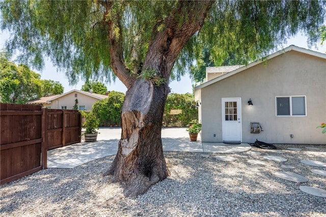 7441 Sylvia Ave, Reseda, CA 91335 - view of yard with a patio