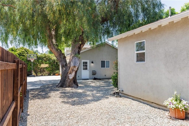 7441 Sylvia Ave, Reseda, CA 91335 - view of yard