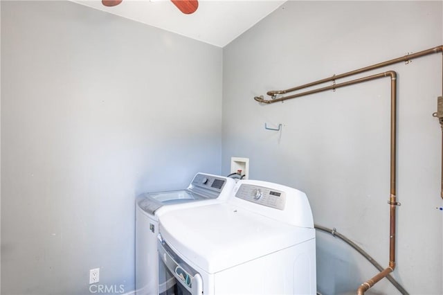 7441 Sylvia Ave, Reseda, CA 91335 - laundry area with washing machine and clothes dryer and ceiling fan