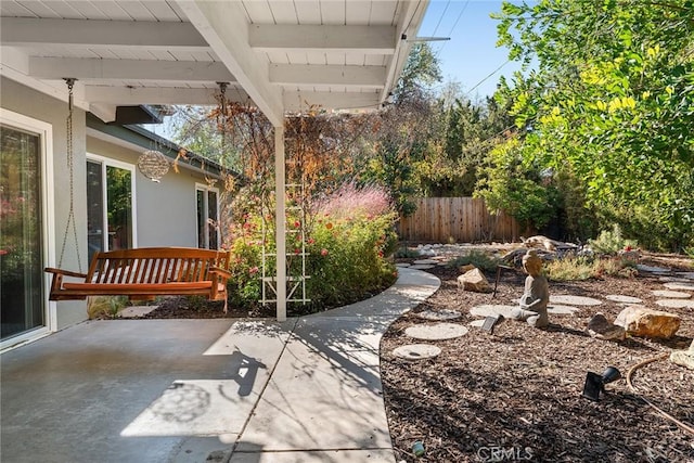 4835 Almidor Ave, Woodland Hills, CA 91364 - view of yard featuring a patio