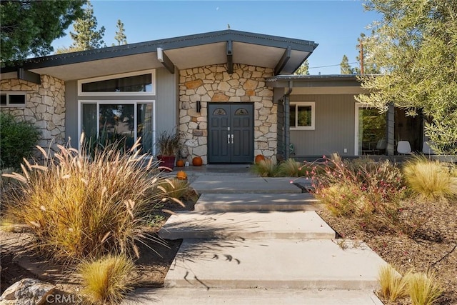 4835 Almidor Ave, Woodland Hills, CA 91364 - entrance to property featuring stone siding and a porch