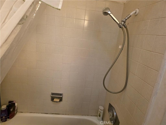 15901 Lassen St, North Hills, CA 91343 - full bathroom with washtub / shower combination